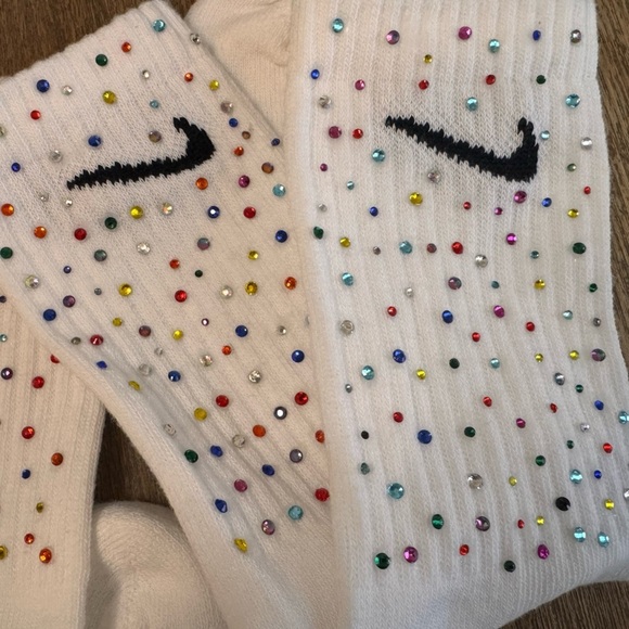 - 1 Pair Brand New White Nike Socks Adorned with Colorful Rhinestones - Picture 2 of 6